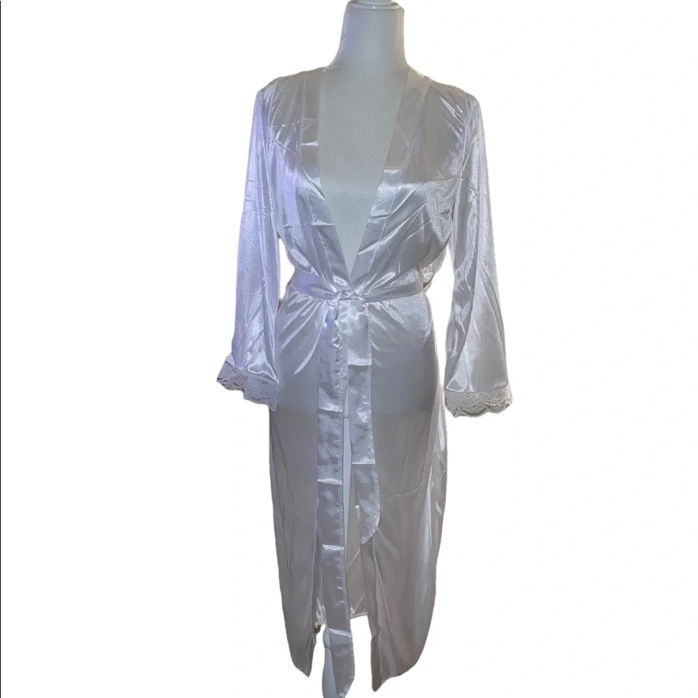 Robe - Picture 1 of 1